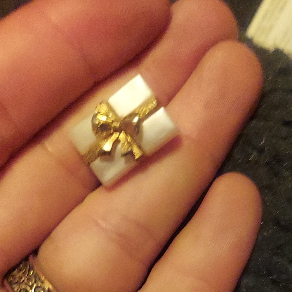 Mither Of Pearl / Gold Tone Gorgeous Lapel Pin. Vintage Gems